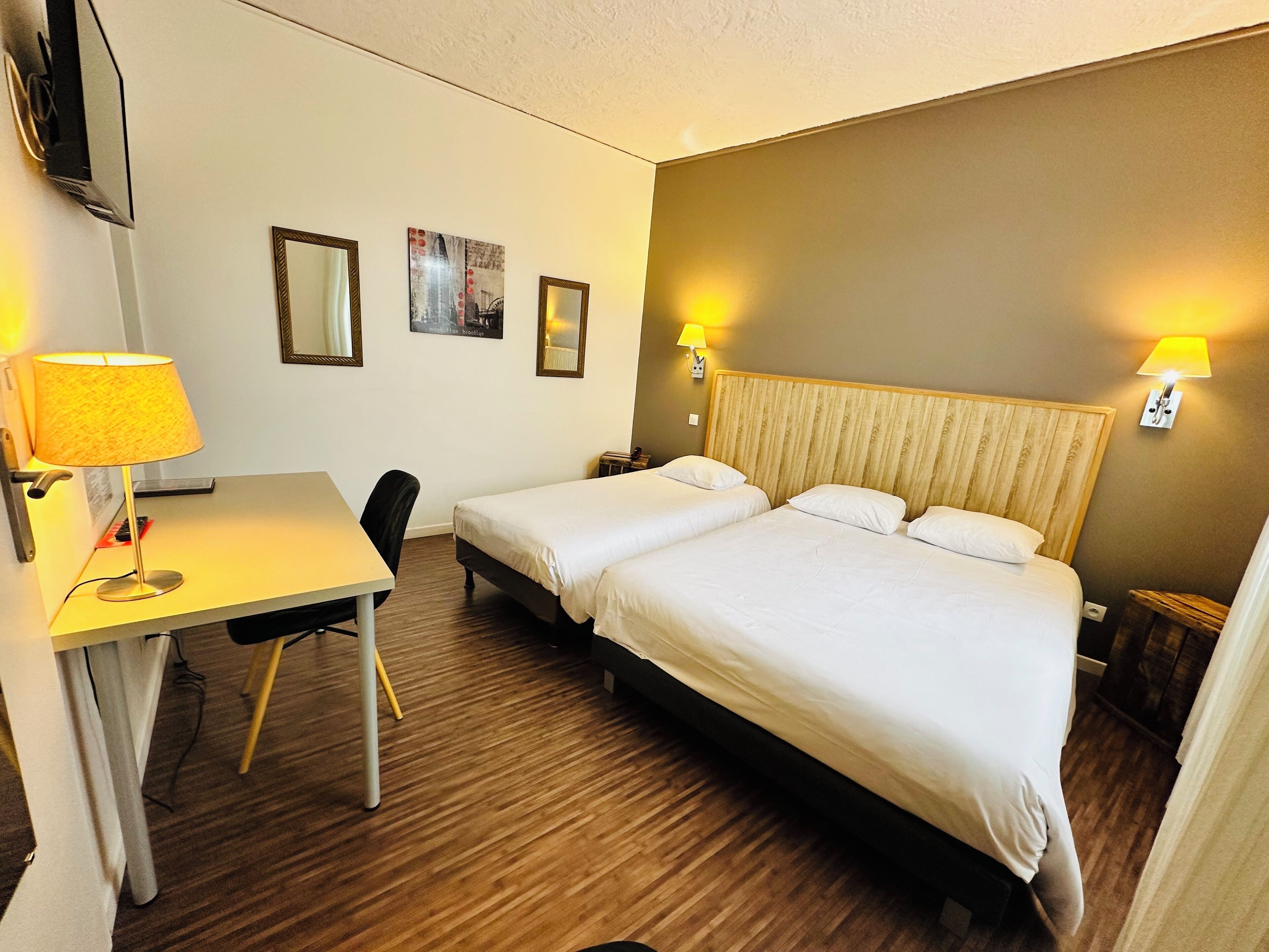 Triple Room | Individually decorated, individually furnished, laptop workspace