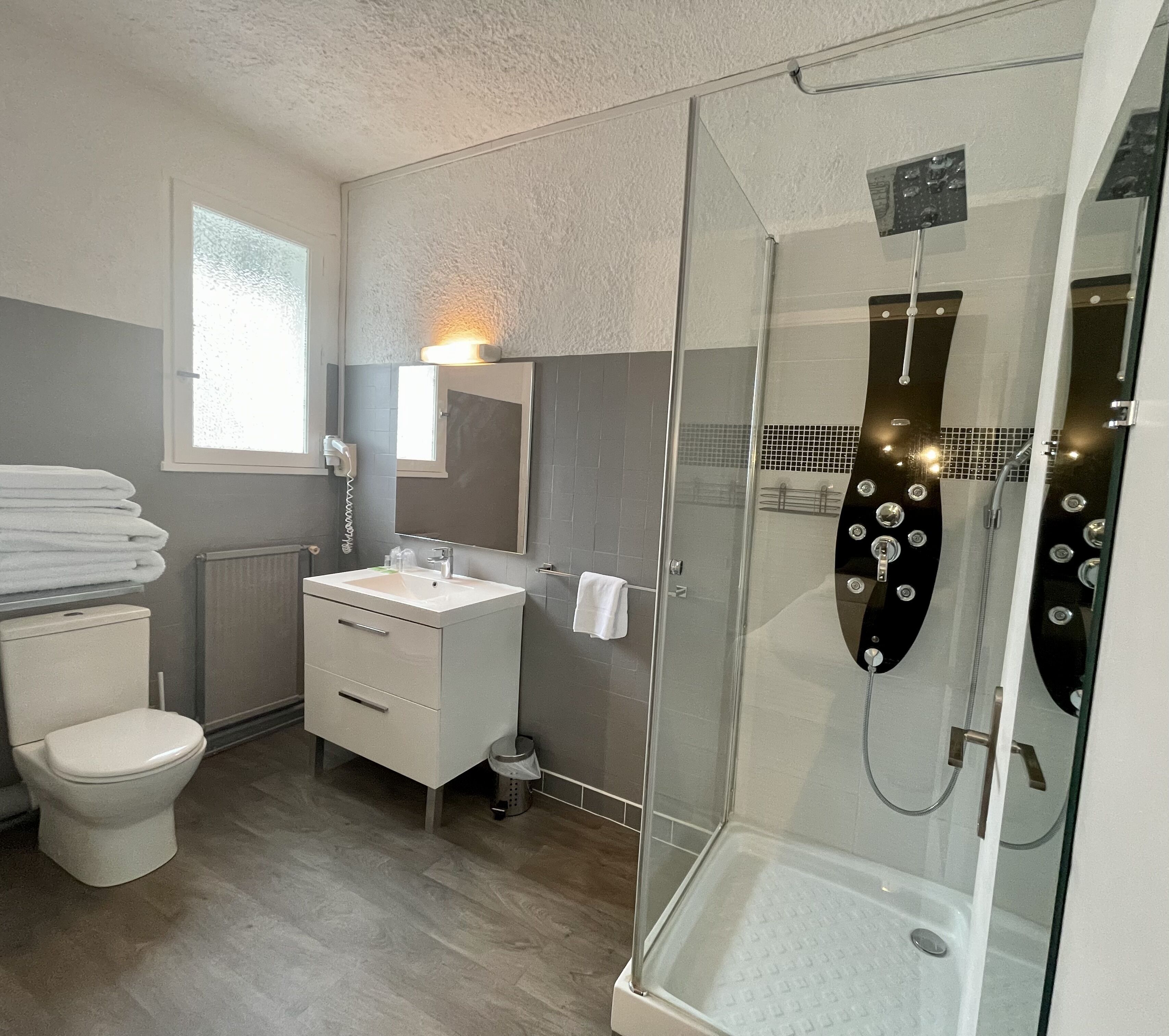 superior double room | bathroom | free toiletries, hair dryer, towels, soap