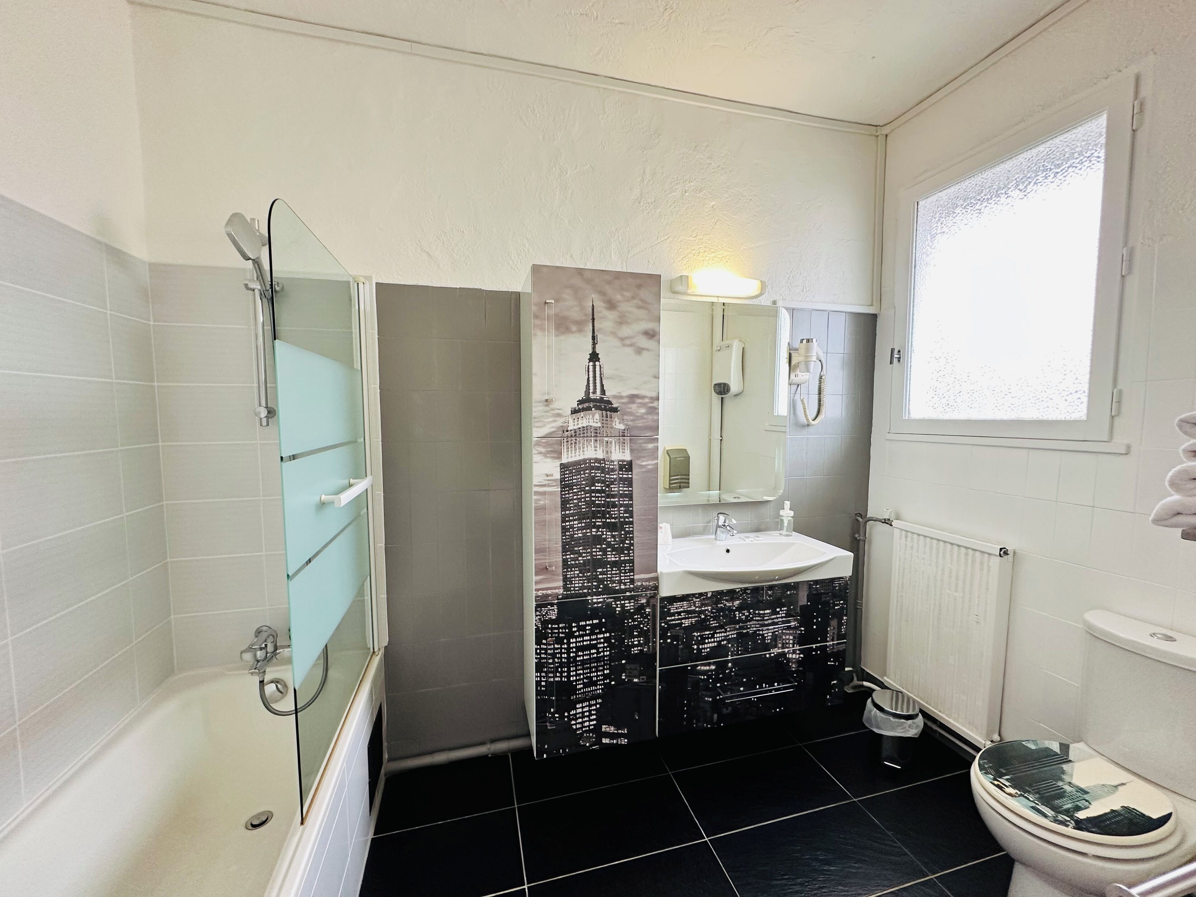 twin room | bathroom | free toiletries, hair dryer, towels, soap