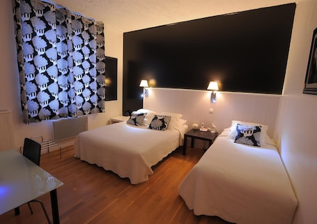 Triple Room | Individually decorated, individually furnished, laptop workspace