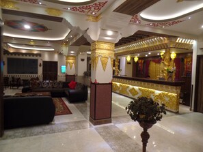 Lobby lounge