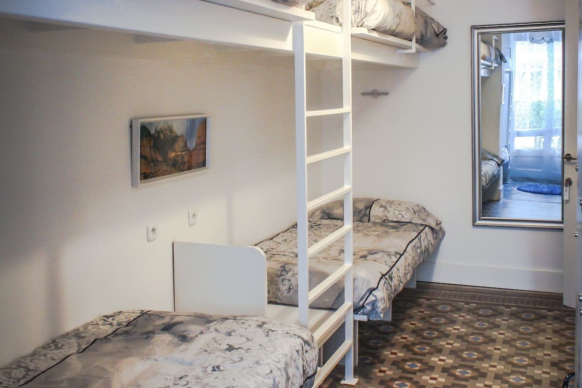 Slaapzaal, alleen voor vrouwen, gedeelde badkamer (7 beds) | Luxe beddengoed, donzen dekbedden, individueel gedecoreerd