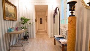 Superior Apartment | Hallway - Casa Kessler Barcelona - Hostel (Barcelona)