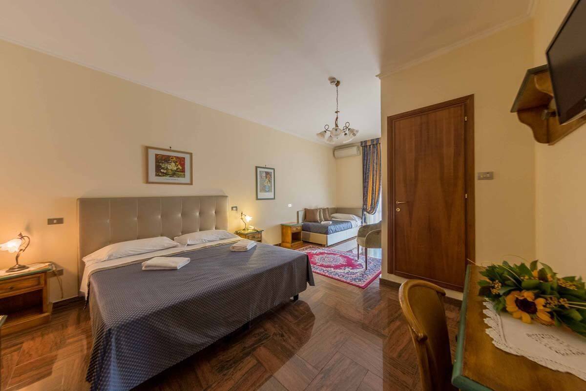 Quadruple Room | 1 bedroom, soundproofing, cots/infant beds, free WiFi