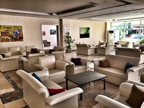 Lobby sitting area - Calipso Beach Turunc Hotel (Marmaris)