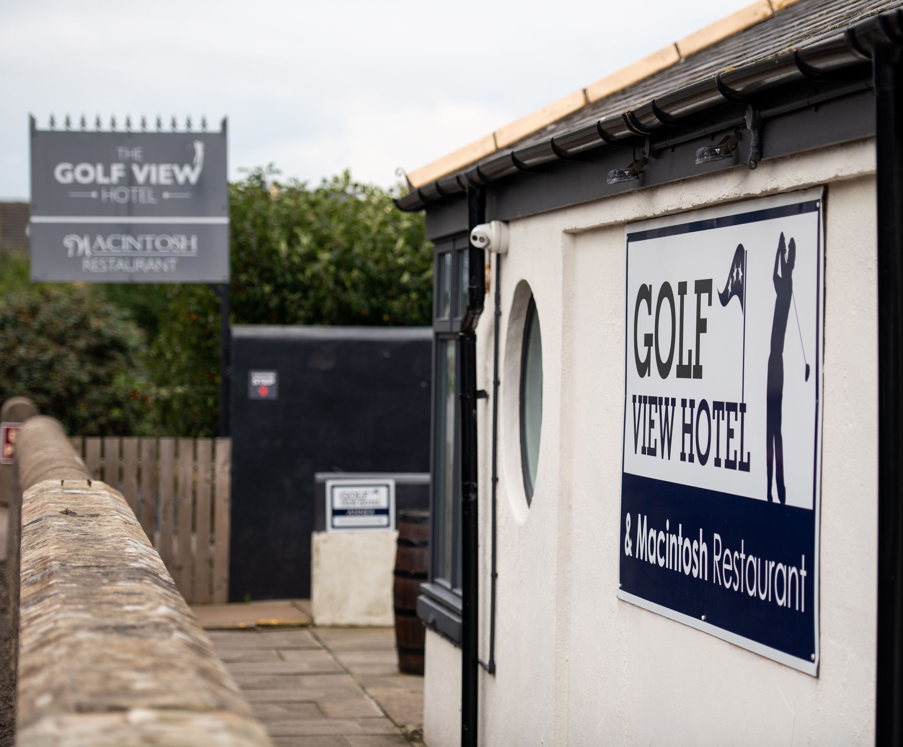 A sign for the Golf View Hotel & Macintosh Restaurant.