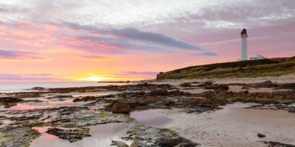 Beach nearby - Golf View Hotel (Lossiemouth)