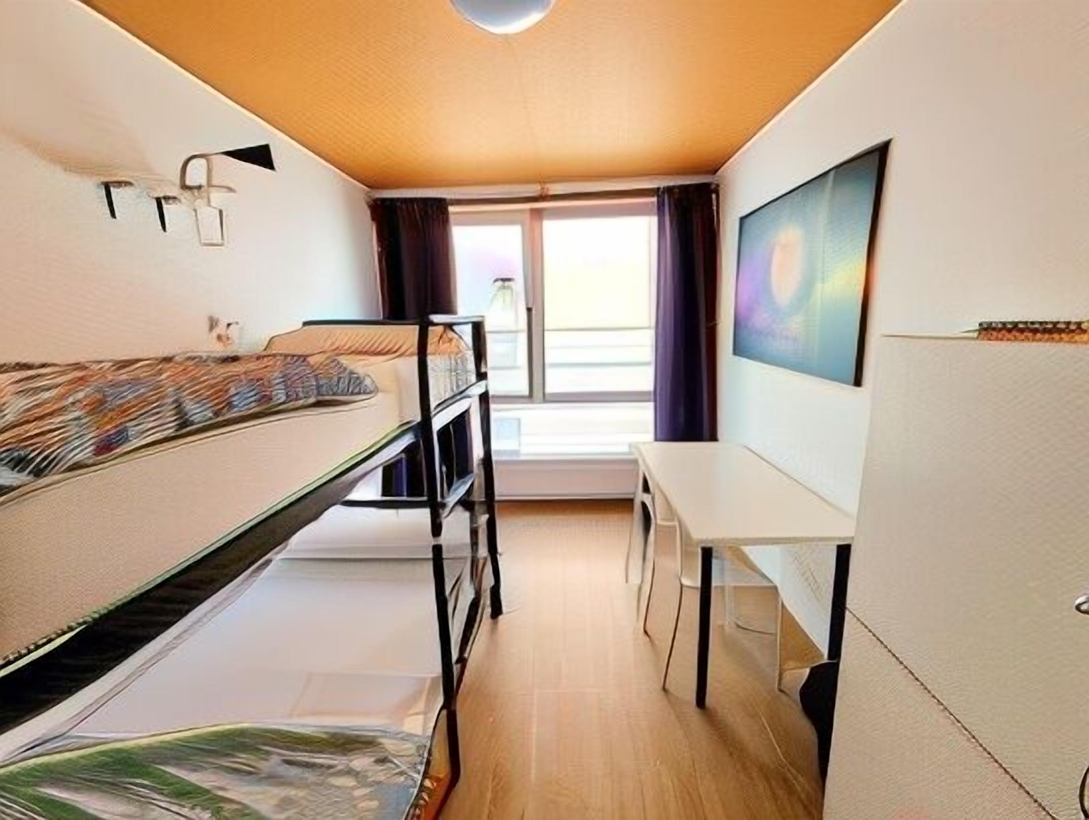 アイロン / アイロン台、WiFi (無料)、ベッドシーツ