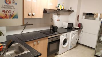 Fridge, microwave, stovetop