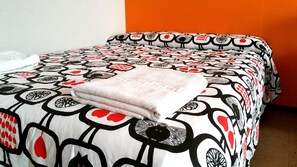 Fer et planche à repasser, Wi-Fi gratuit, draps fournis