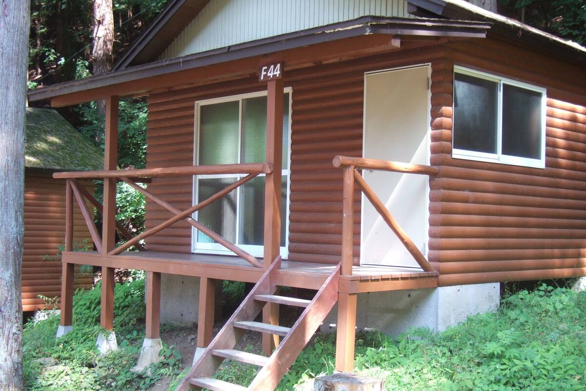 Bungalow (F Type, for 5~6 Guests)