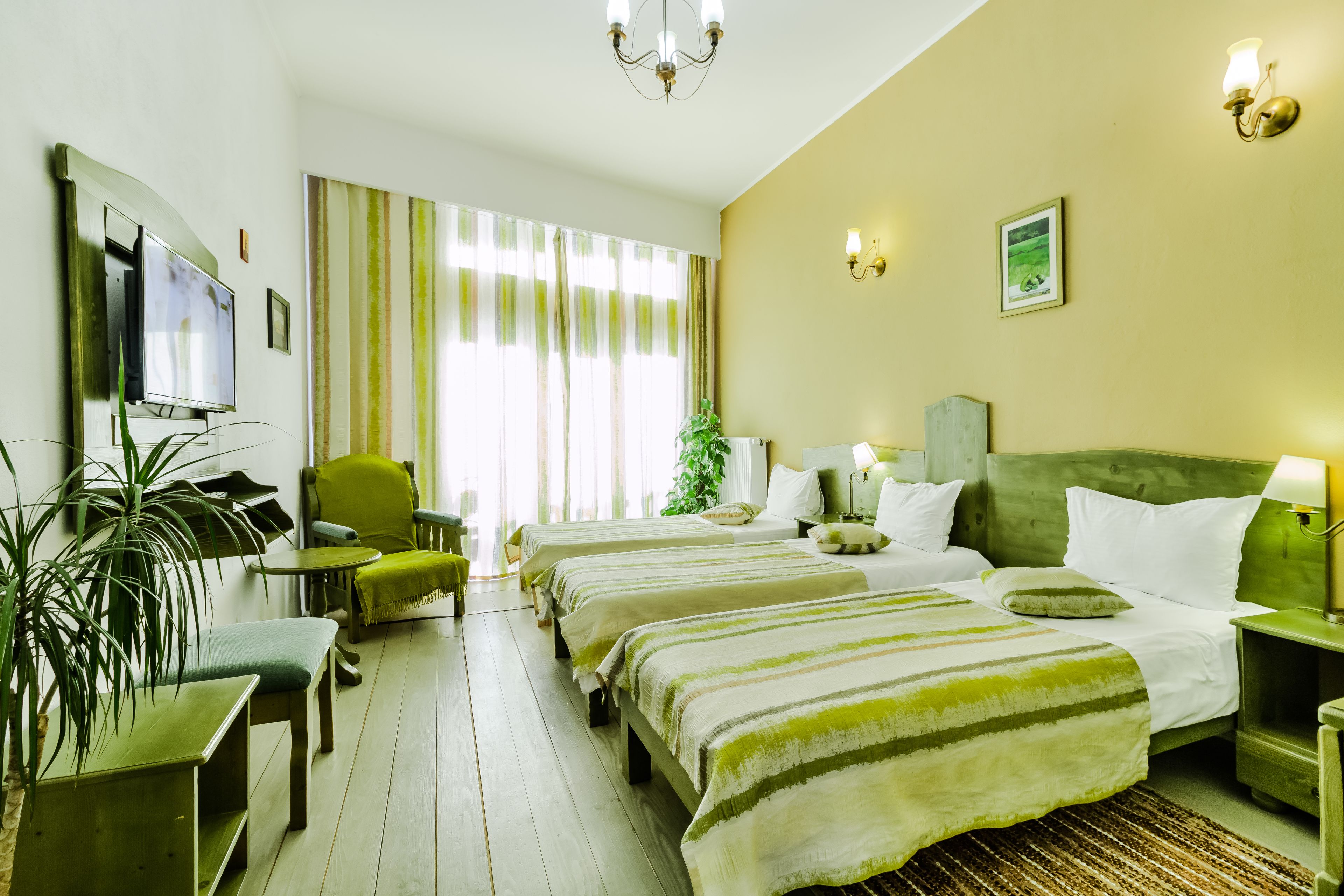 舒适双床房, 山景 | 办公桌、折叠床/加床（额外收费）、免费 WiFi