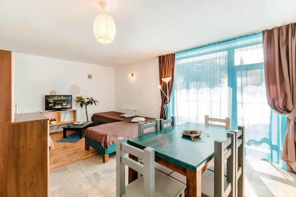 Desk, rollaway beds, free WiFi