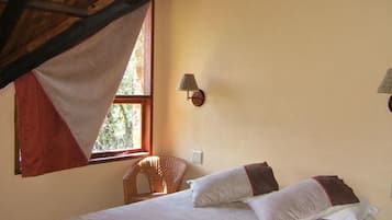 Desk, bed sheets, wheelchair access