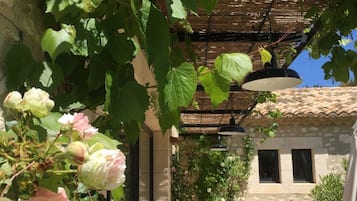 Fachada de la propiedad