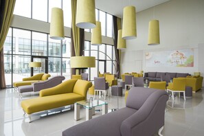 Lobby sitting area - Vila Gale Collection Sintra Hotel (Sintra)