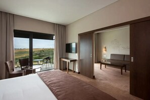 迷你吧、客房内保险箱、遮光窗帘、免费 WiFi