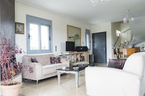 Check-in/check-out kiosk - Villa d'Irene (Spata-Artemida)
