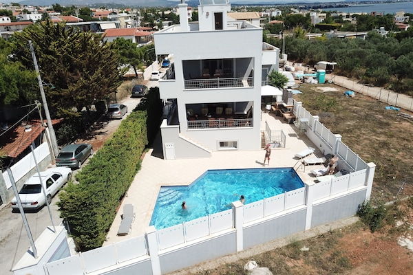 Vista frontal de la propiedad