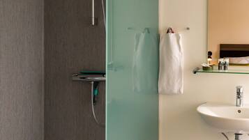 Design Double Room, 1 Double Bed | Bathroom | Shower, towels