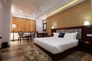 Premium bedding, minibar, in-room safe, desk