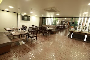 Esmorzar diari d'estil bufet gratuït 