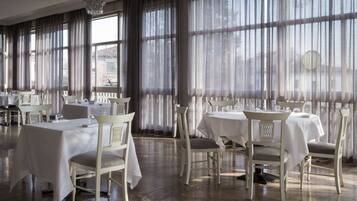 Colazione a buffet a pagamento, servita tutte le mattine