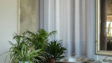 Café da manhã com buffet todos os dias mediante uma taxa