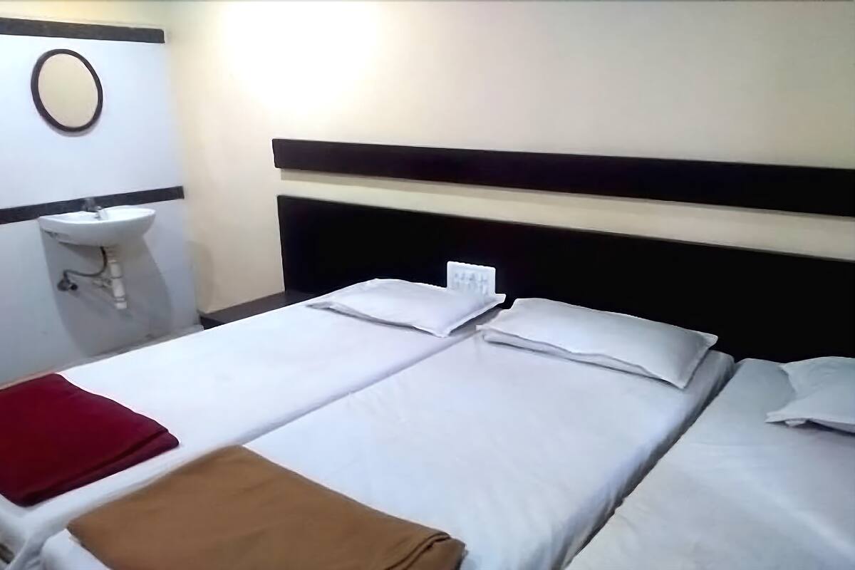 Basic-Dreibettzimmer, Mehrere Betten, Stadtblick