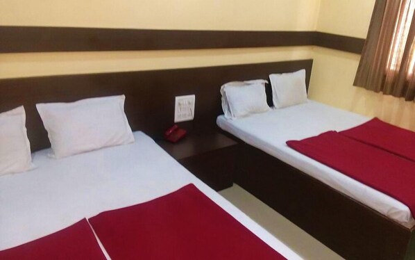 Basic-Vierbettzimmer, 2 Doppelbetten, Stadtblick