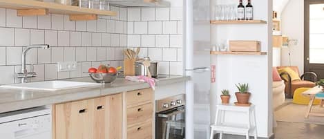 Stovetop, electric kettle, highchair