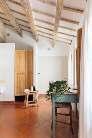 Sistema de insonorización, wifi gratis y ropa de cama 