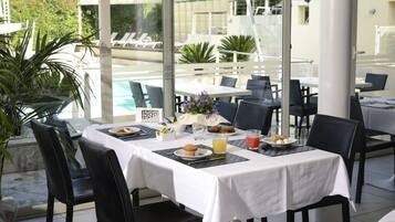 Free buffet breakfast