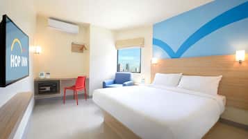 Habitación Deluxe | 1 dormitorio, edredones de plumas, caja fuerte y escritorio