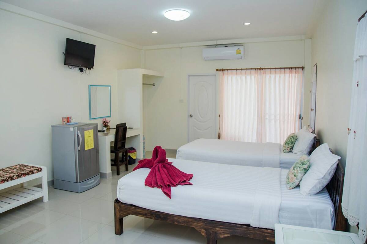 Twin Room | Minibar, rollaway beds, free WiFi