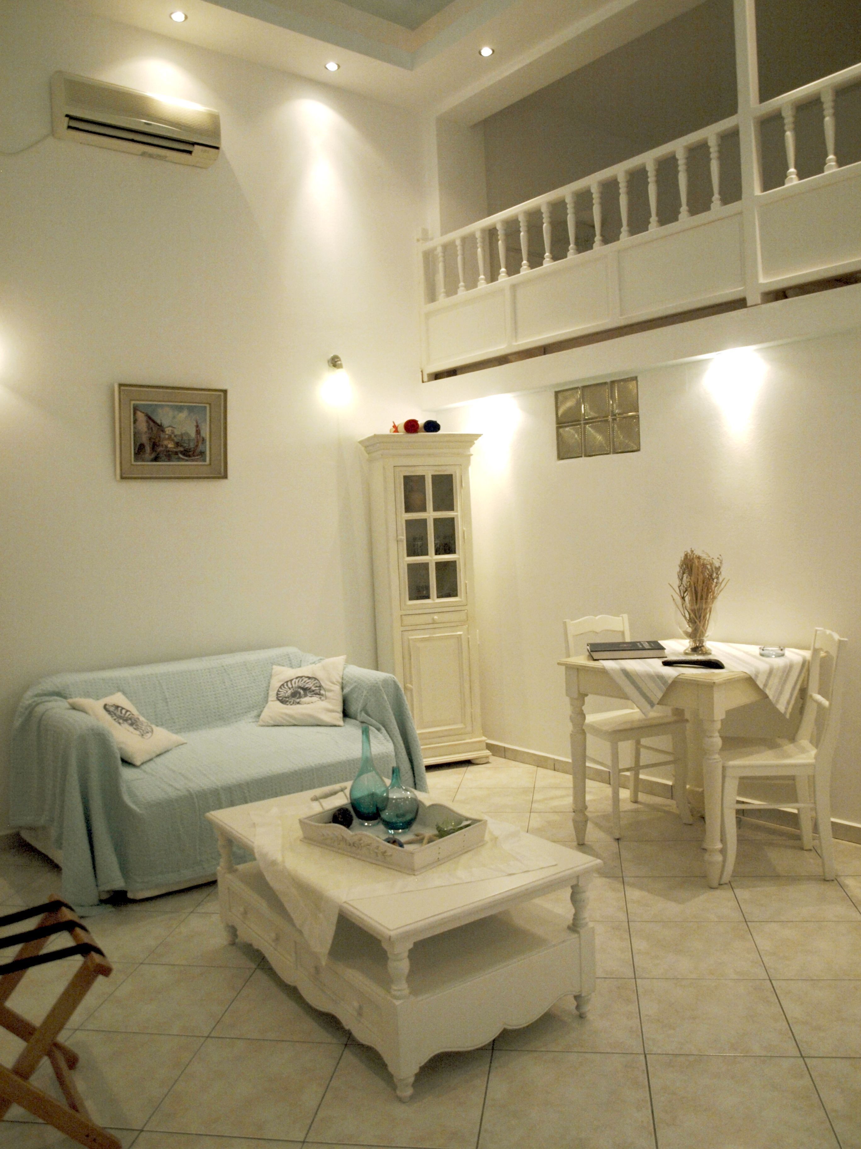 Living area | 32-inch flat-screen TV with satellite channels, TV
