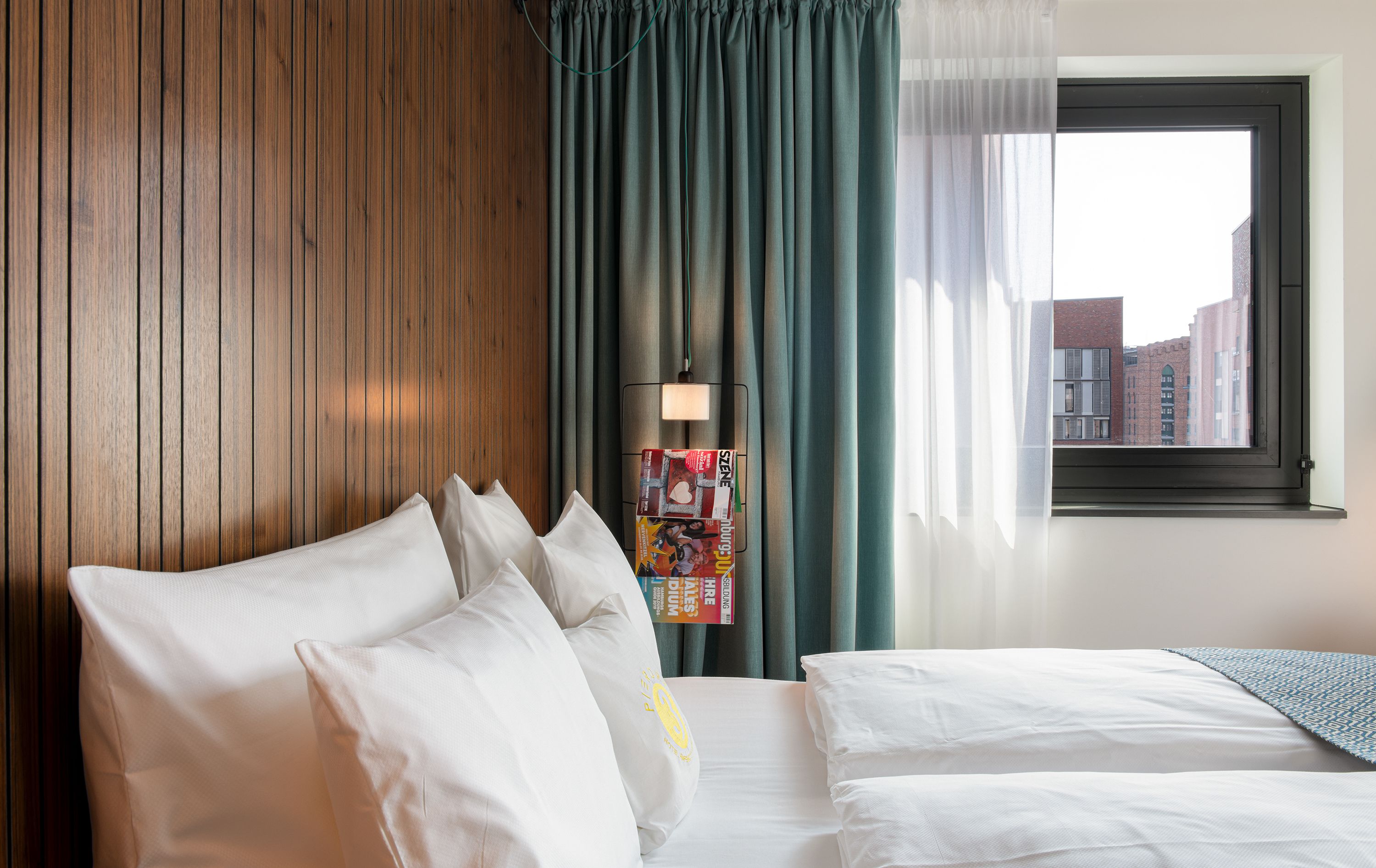 Dubbelrum (Medium) | Sängtillbehör av högsta kvalitet, duntäcken och minibar