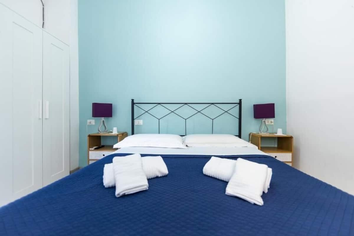 Chambre Triple Confort | 1 chambre, bureau, fer et planche à repasser, Wi-Fi gratuit