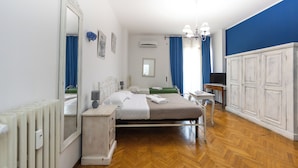 A bedroom with a bed, bedside table, dresser, and wardrobe. - Imperiale Roma Trastevere (Rome)