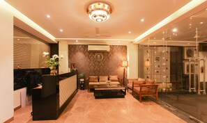 ฝ่ายต้อนรับ