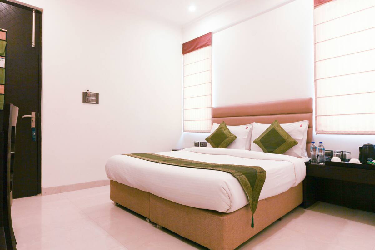 Standard Room | Desk, iron/ironing board, rollaway beds, free WiFi