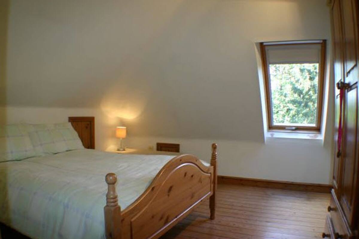 Habitació doble, bany compartit (Barston) | Planxa i posts de planxar, wifi gratuïta i roba de llit