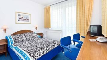 Double Room | Premium bedding, desk, iron/ironing board, cribs/infant beds