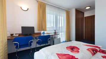 Premium bedding, desk, iron/ironing board, cribs/infant beds