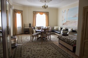 Leilighet | Oppholdsrom | TV