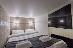 Premium bedding, in-room safe, desk, soundproofing