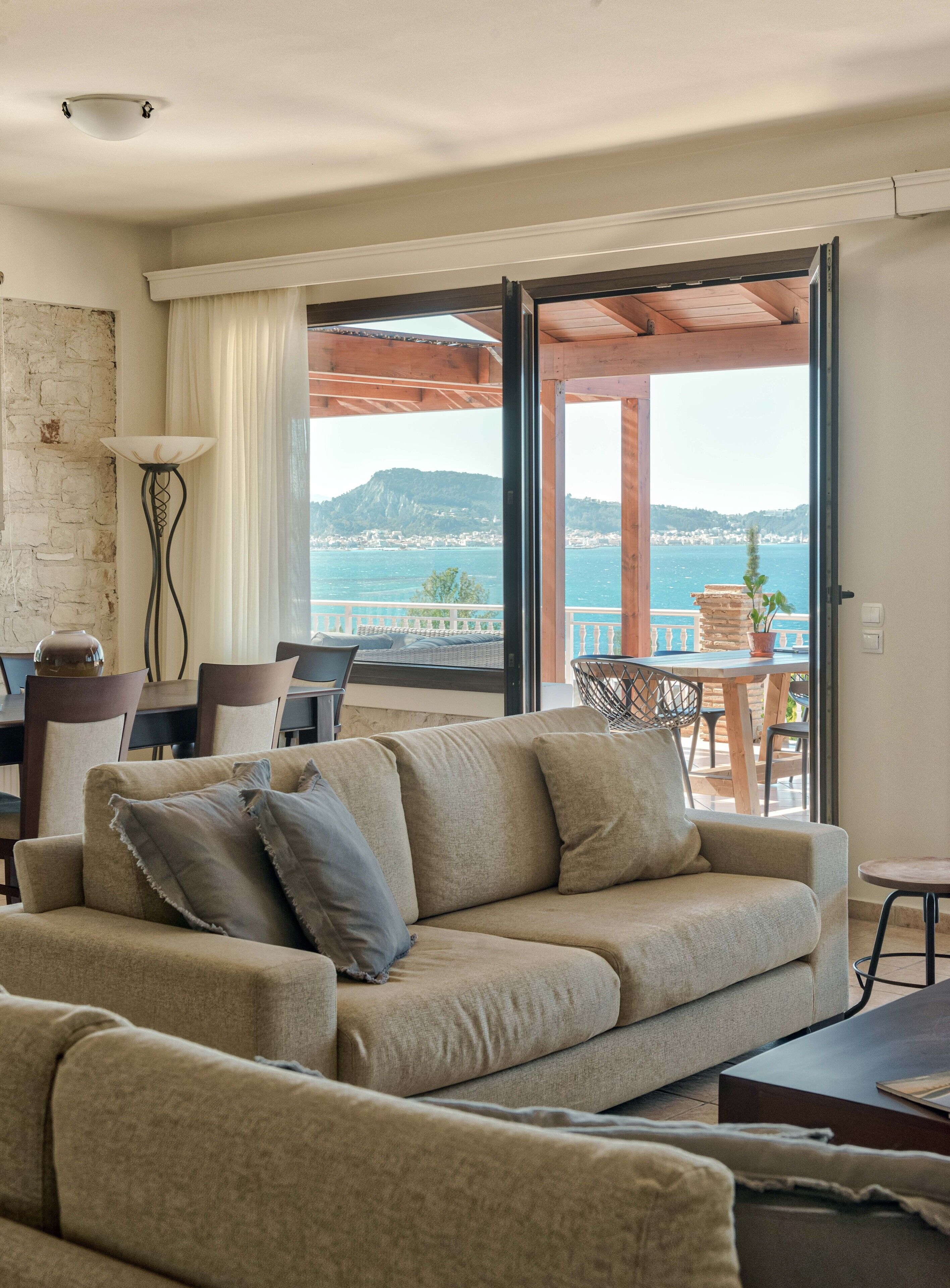 Basic Apartment, 4 Bedrooms, Sea View | Living area