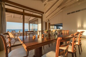 Deluxe Apartment, Sea View | In-room dining