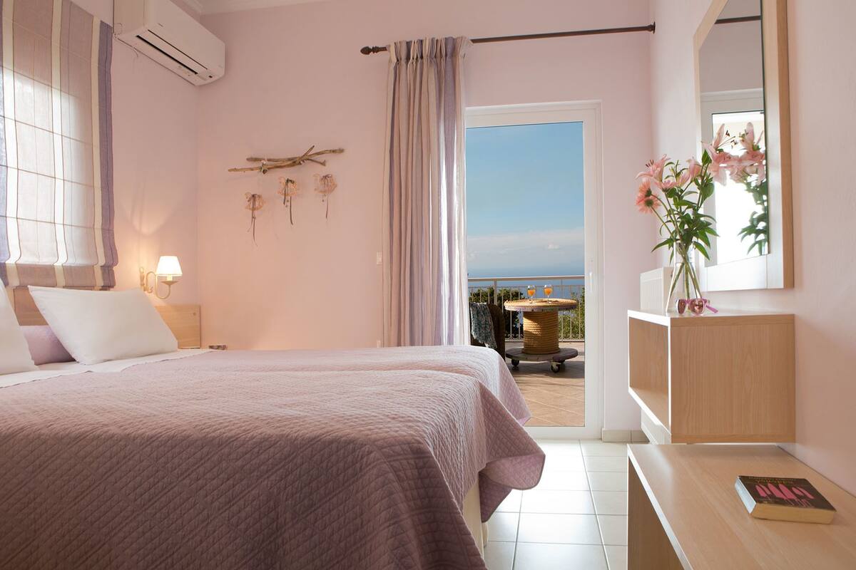 Departamento familiar, vista al mar | Tabla de planchar con plancha, wifi gratis y ropa de cama 