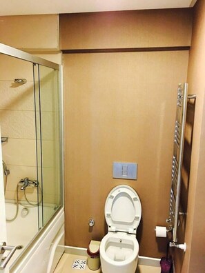 Apartment, 2 Schlafzimmer | Badezimmer | Dusche, kostenlose Toilettenartikel, Haartrockner, Hausschuhe